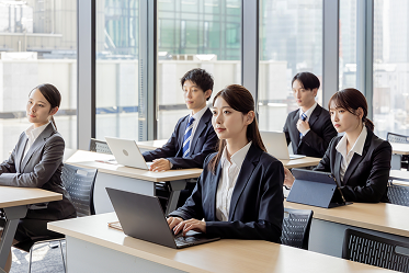 研修を受ける参加者